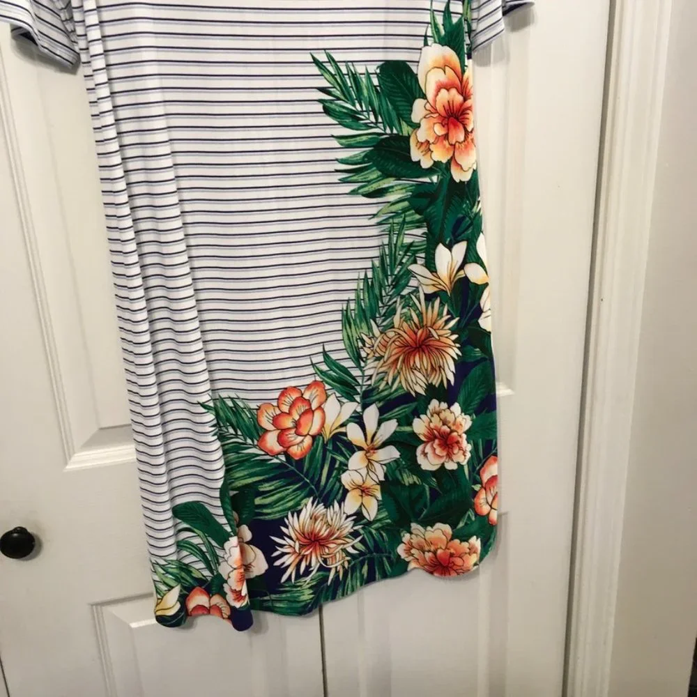 Chico's T-Shirt Dress Floral Size 1 NWOT - Picture 6 of 6